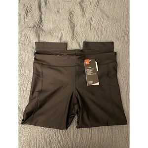 NWT UNDERARMOUR Black Compression Leggings (Sz M)
